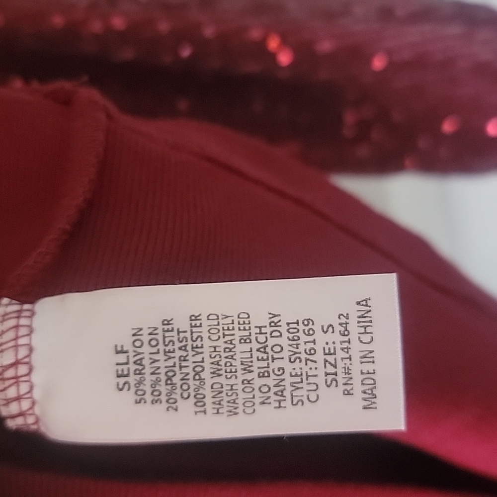 Burgundy top sequin sleeve - Picture 6 of 8